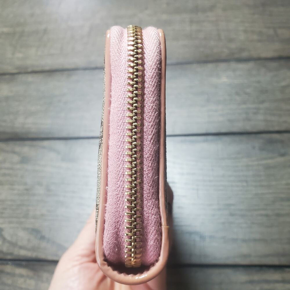 GUCCI GG Logo Ribbon PVC Zip Around Long Wallet - Picture 4 of 16